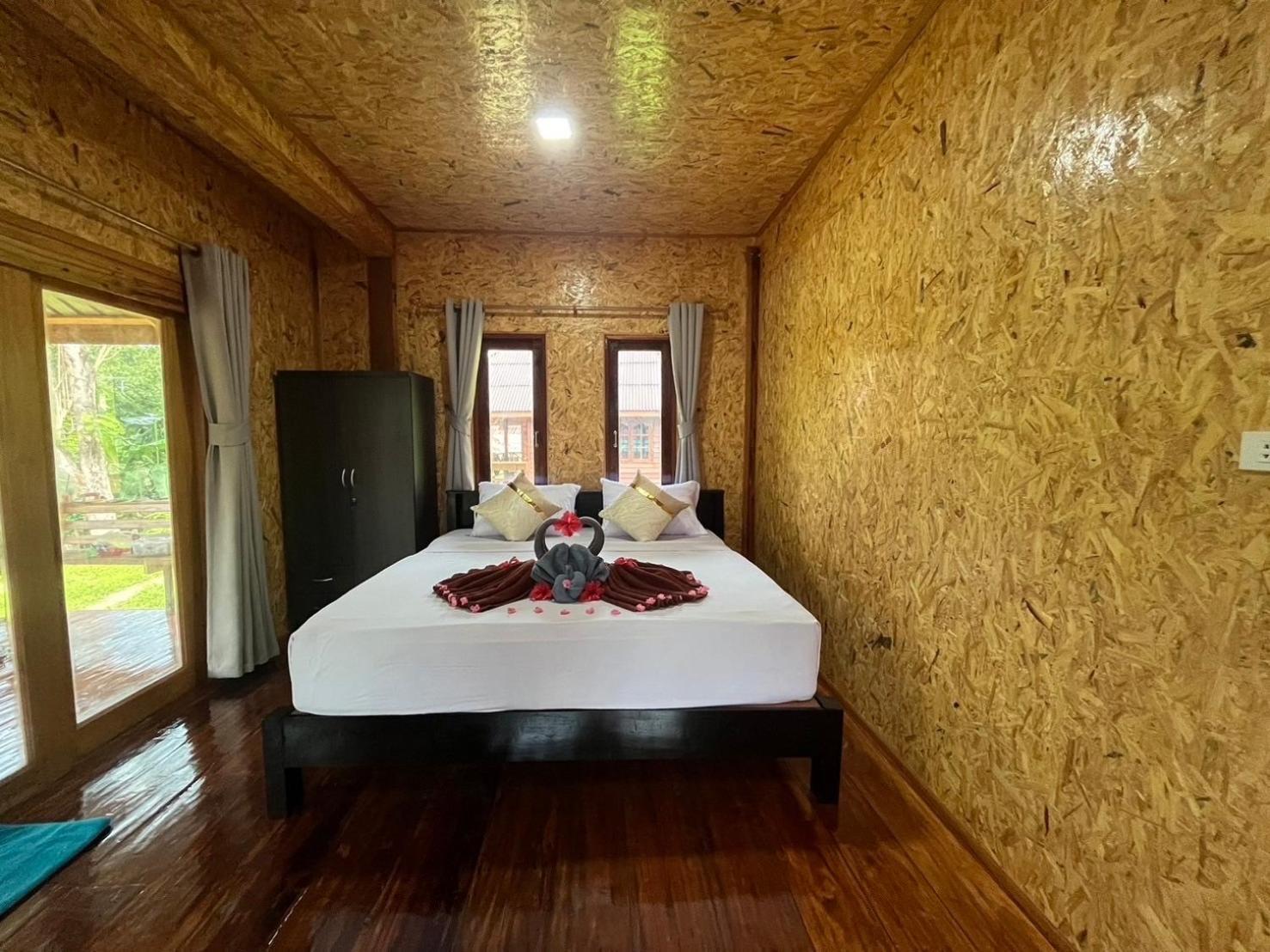 Koh Jum Home Stay *