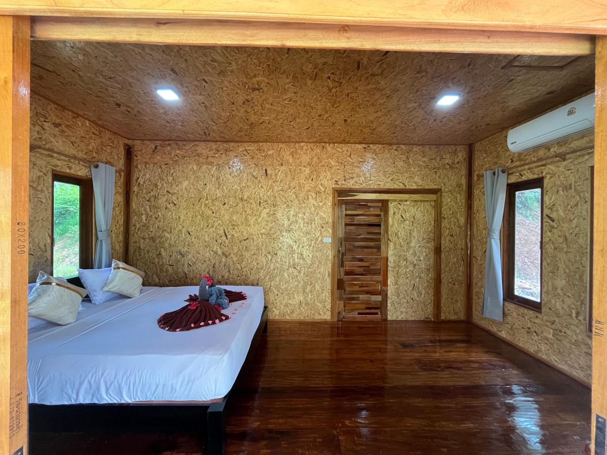 Koh Jum Home Stay *